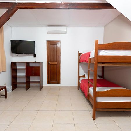 Hostal "Centrika" タラポト エクステリア 写真