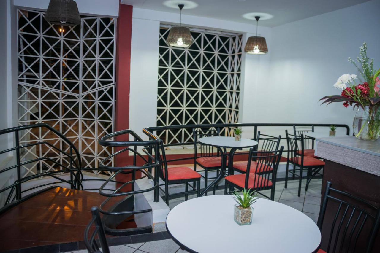Hostal "Centrika" タラポト エクステリア 写真