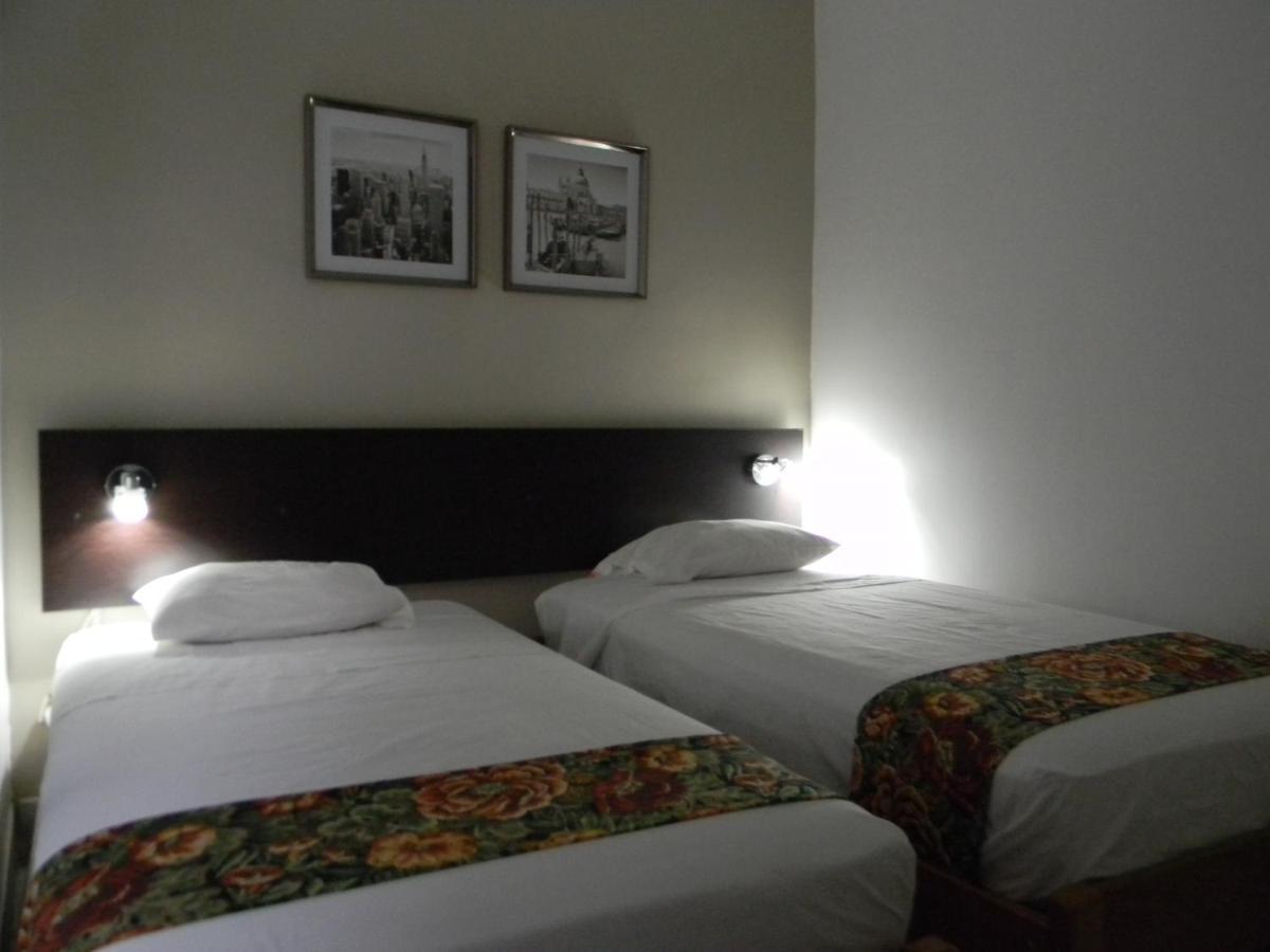 Hostal "Centrika" タラポト エクステリア 写真