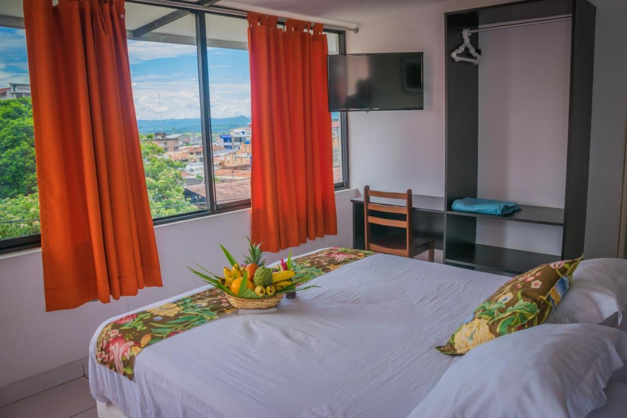 Hostal "Centrika" タラポト エクステリア 写真