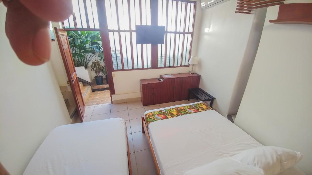 Hostal "Centrika" タラポト エクステリア 写真