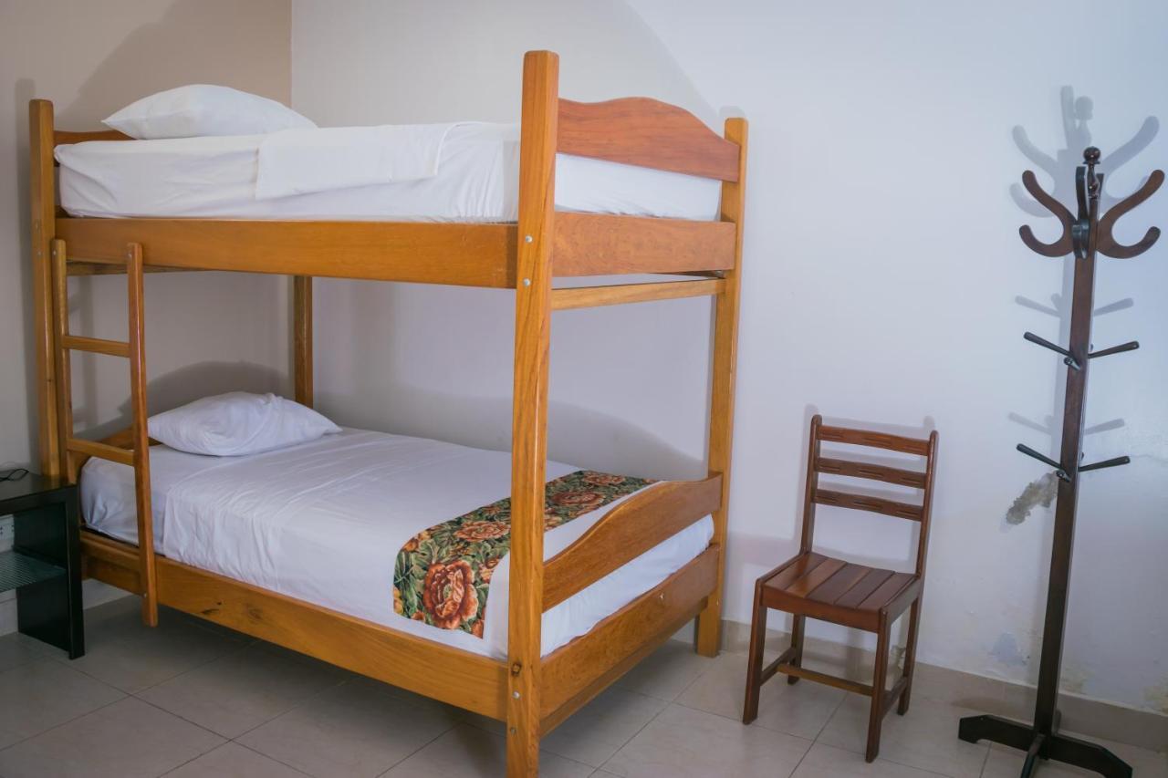 Hostal "Centrika" タラポト エクステリア 写真