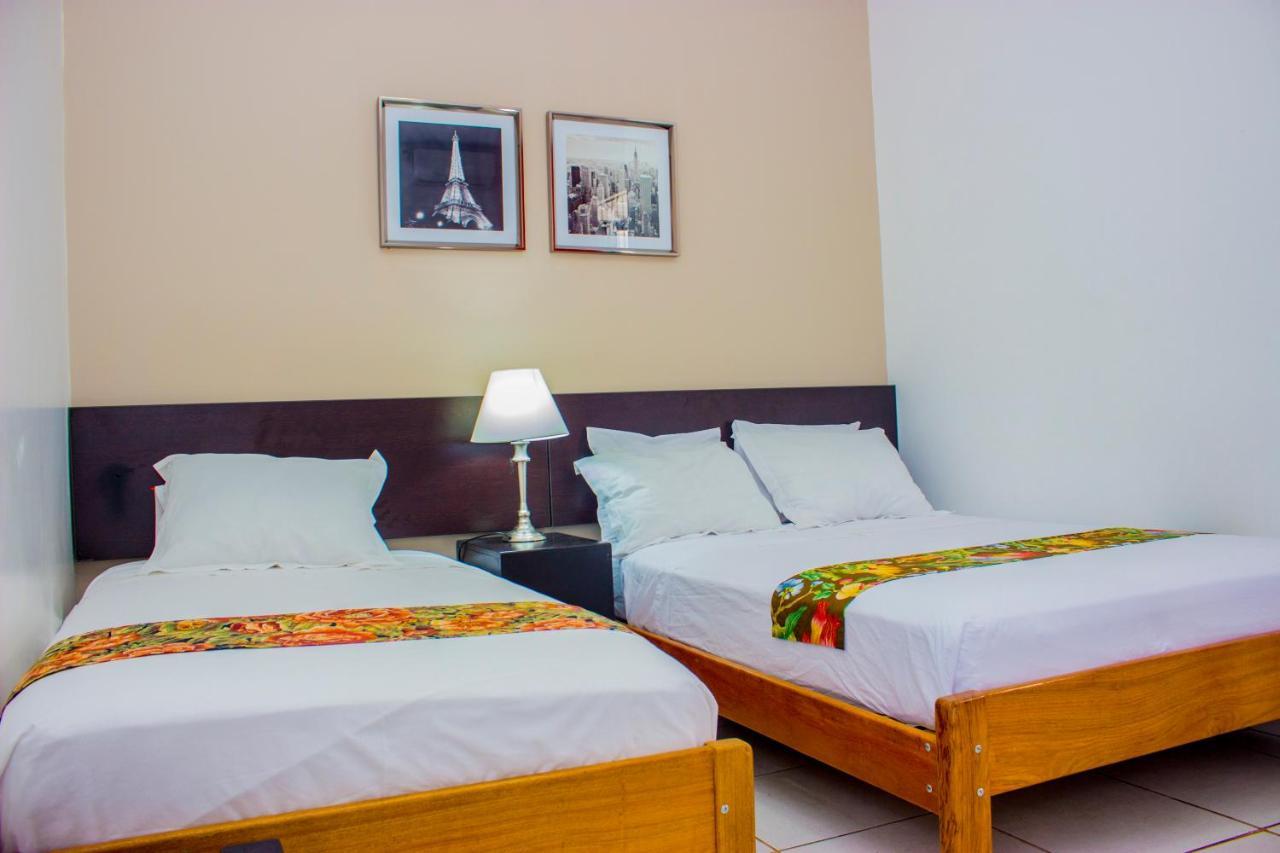 Hostal "Centrika" タラポト エクステリア 写真
