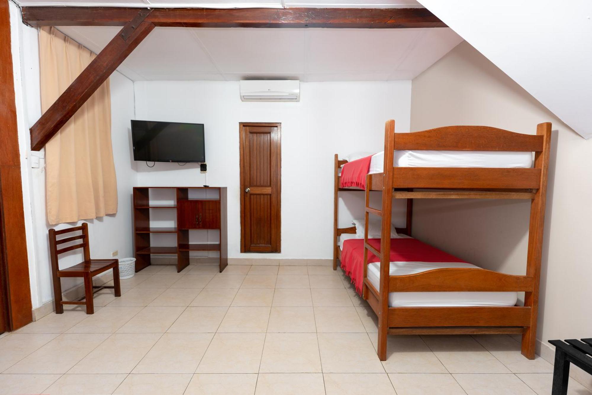Hostal "Centrika" タラポト エクステリア 写真