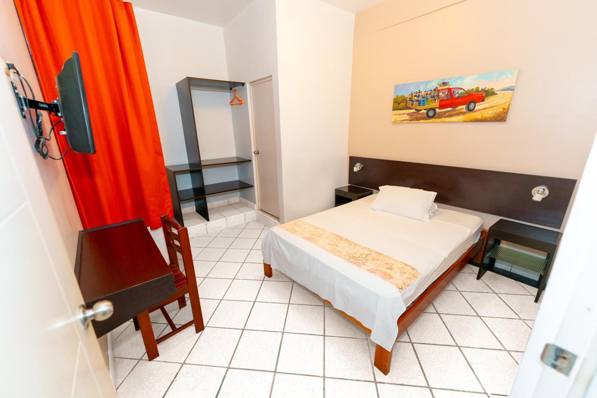Hostal "Centrika" タラポト エクステリア 写真