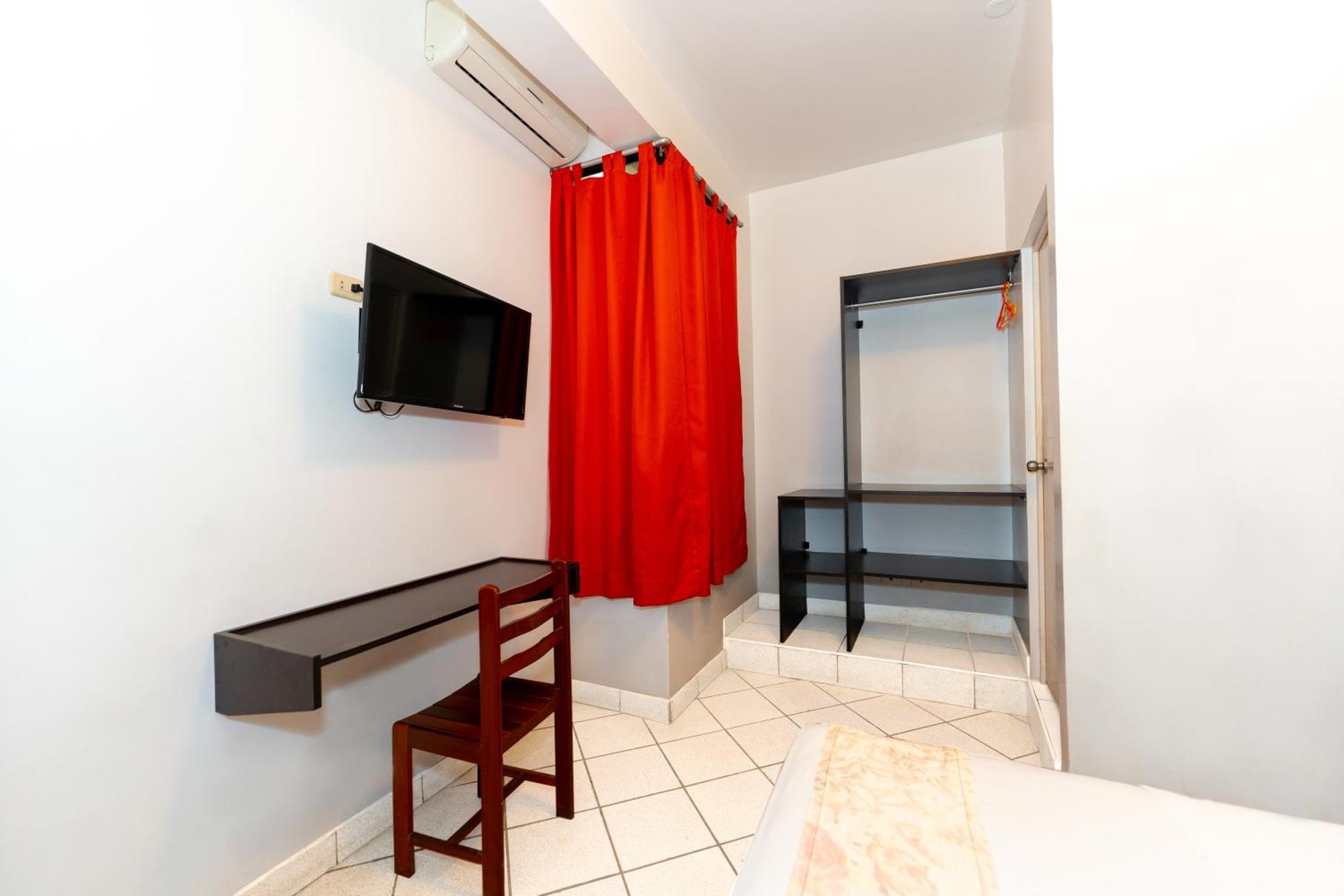 Hostal "Centrika" タラポト エクステリア 写真