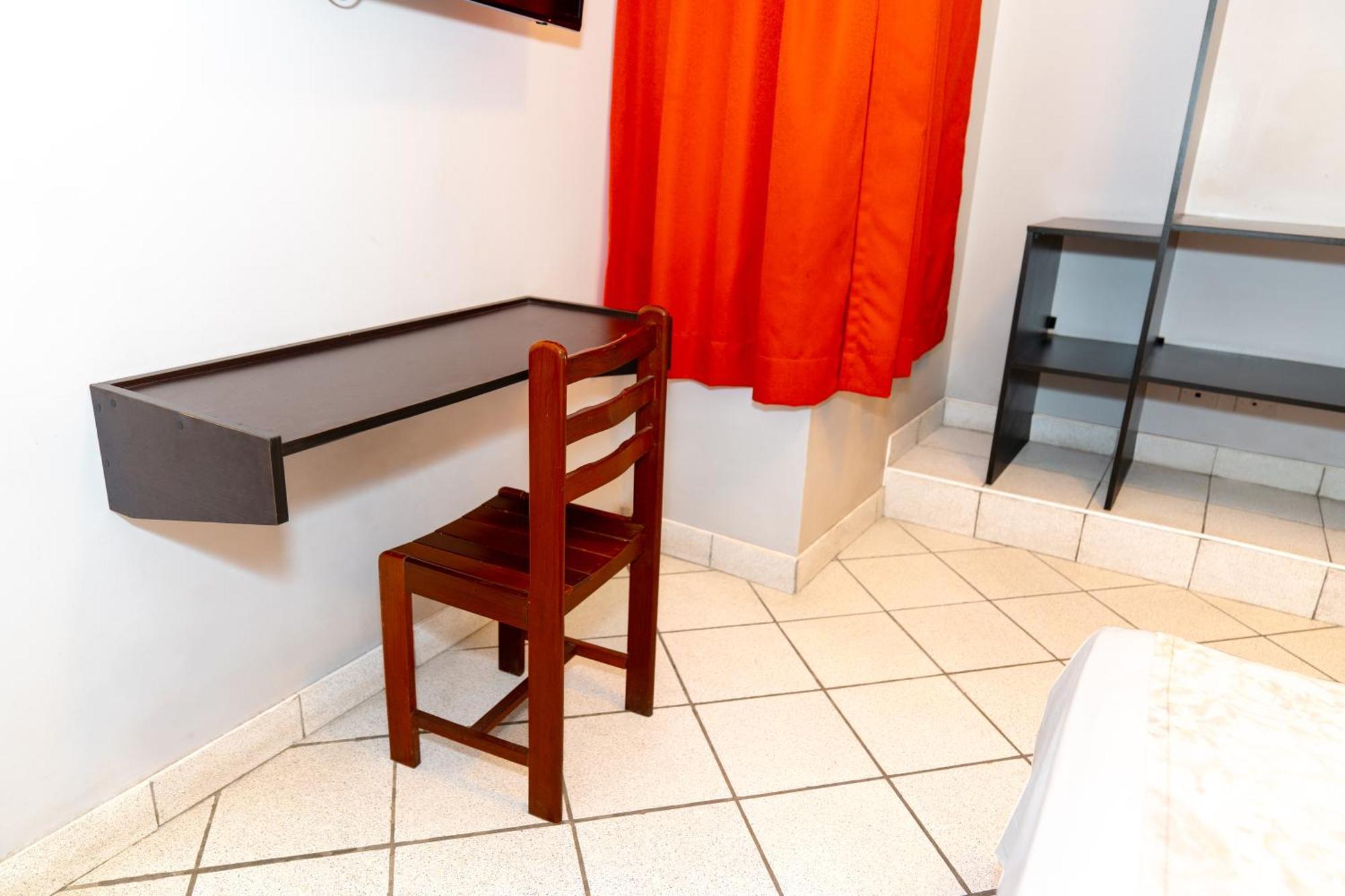Hostal "Centrika" タラポト エクステリア 写真