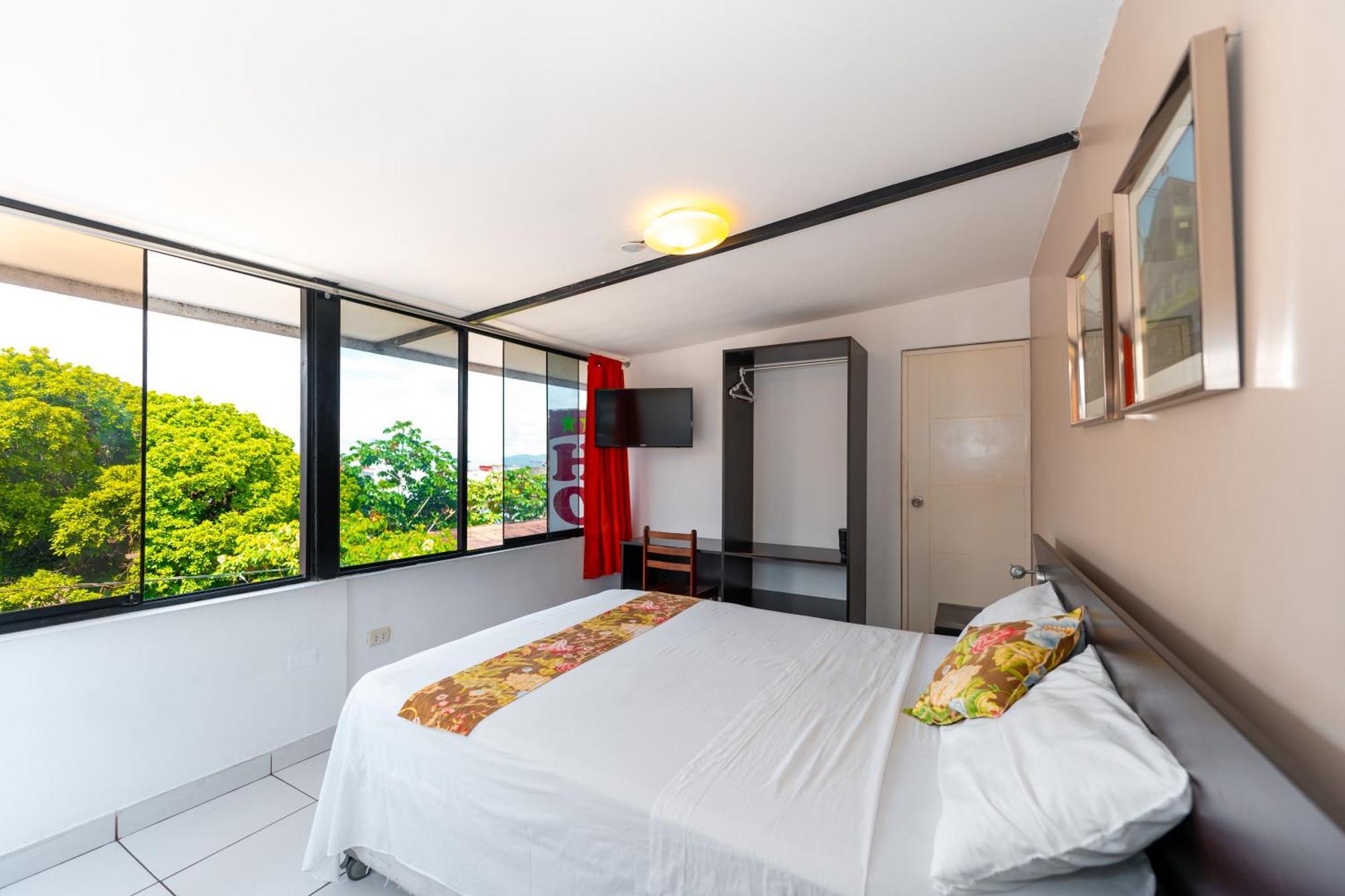 Hostal "Centrika" タラポト エクステリア 写真