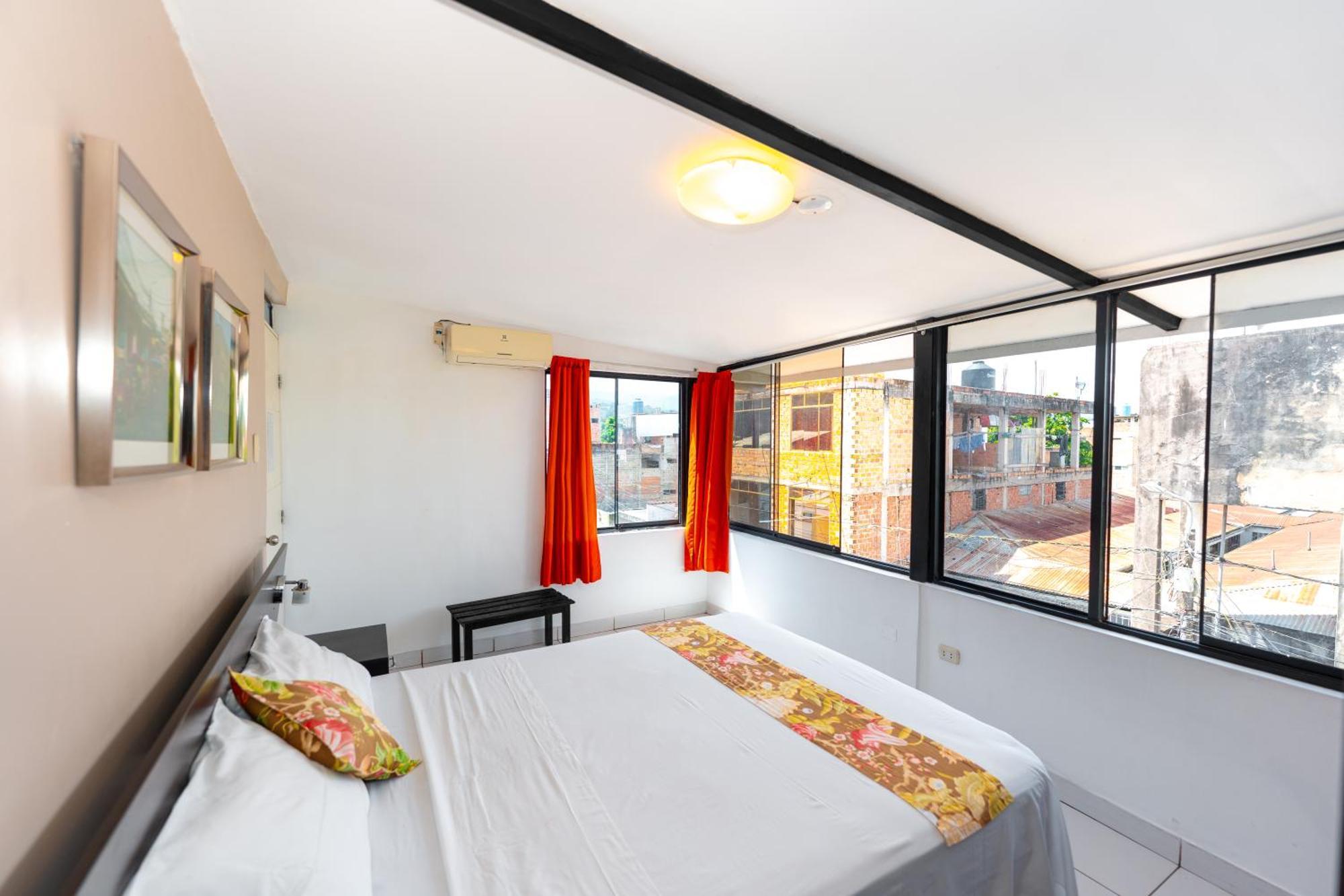 Hostal "Centrika" タラポト エクステリア 写真